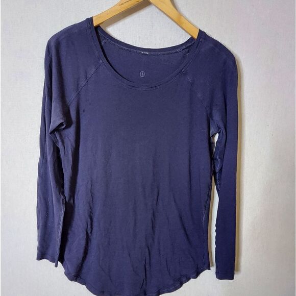 Lululemon Women's Blue Long Sleeve Crewneck tshirt top Sz Med - Picture 2 of 8